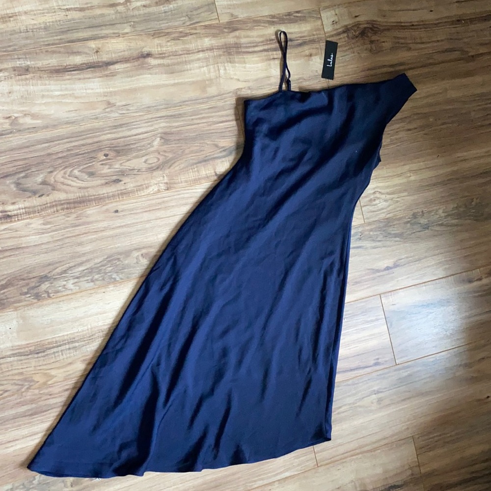 Lulu’s royal blue dress with tags